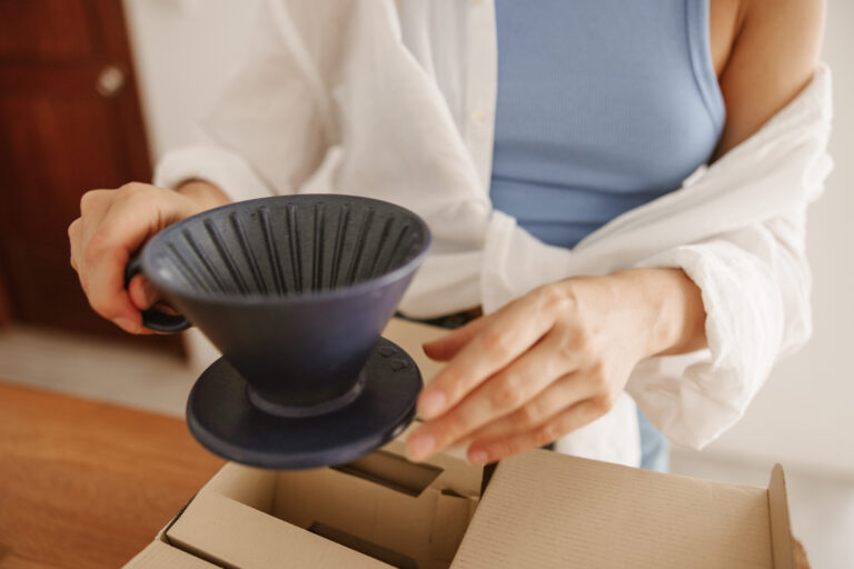 Jak parzyć kawę z użyciem dripa – poradnik dla początkujących