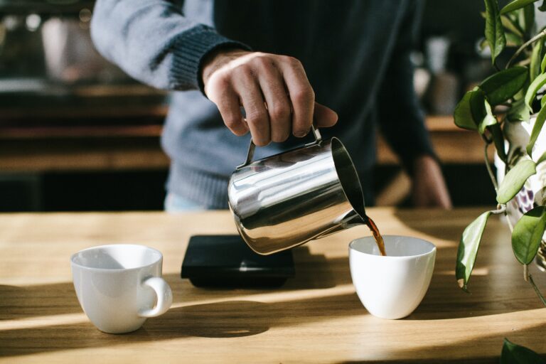 Jak wybrać najlepszą kawiarkę do zaparzania kawy w domu